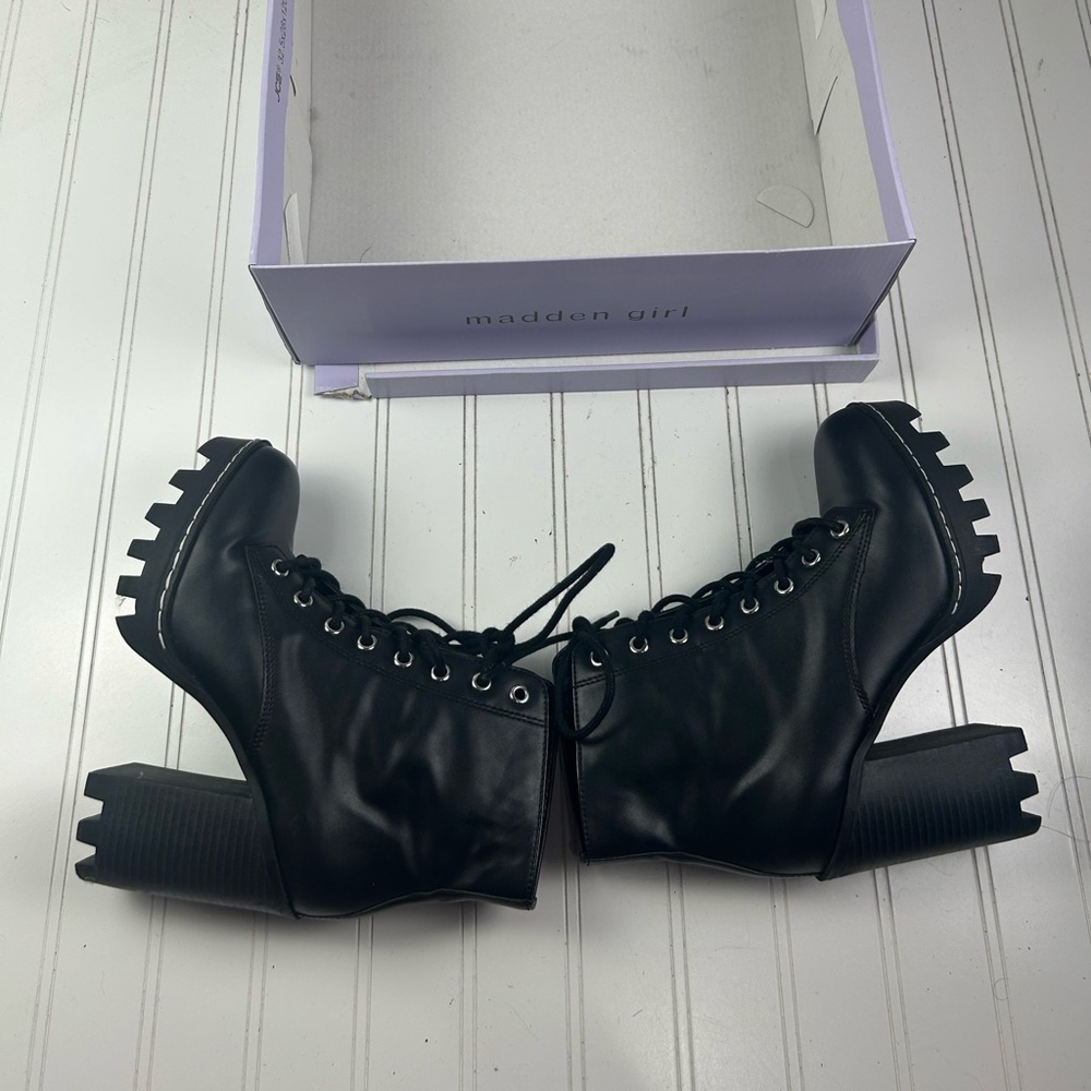 Madden Girl Black Chunky Lace-Up Block Heel Boots Womenโs Size 6.5 - Picture 8 of 8